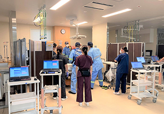 重症初療室も設置して、同時に４名の重症患者を診療することが可能です