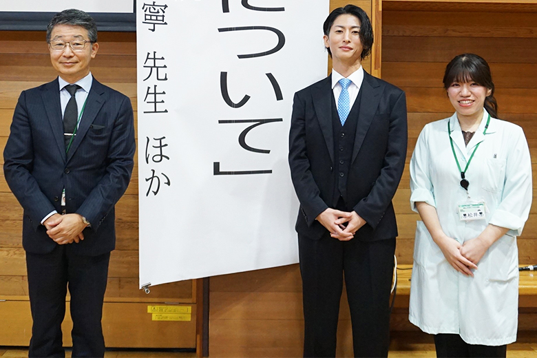 （左から）リハビリテーション技術部室長：齋藤正美 理学療法士、整形外科：内藤寧医師、栄養室：松井優香 管理栄養士